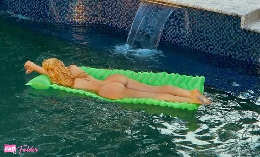 Iggy Azalea sexy nude photo