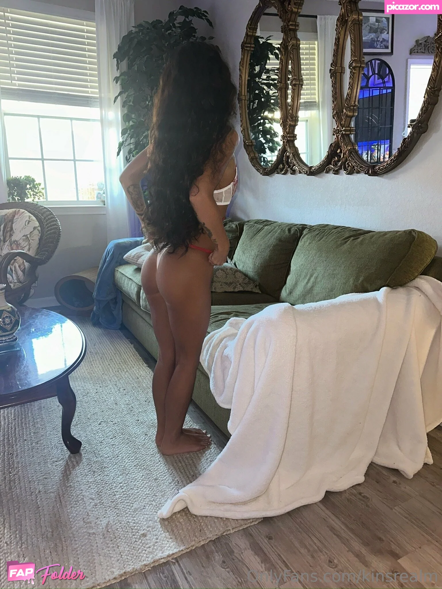 Kinllley sexy photo