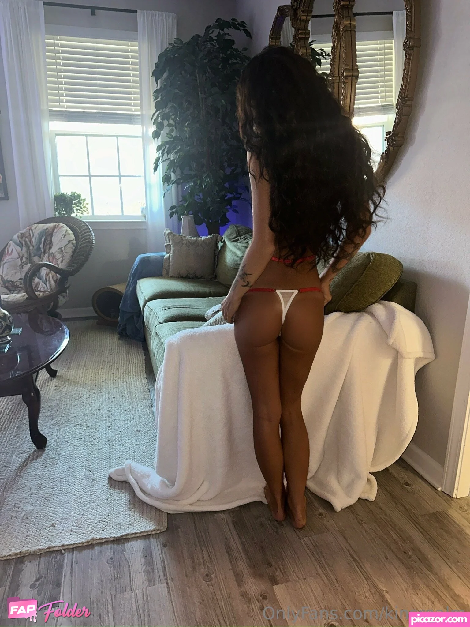 Kinllley sexy photo