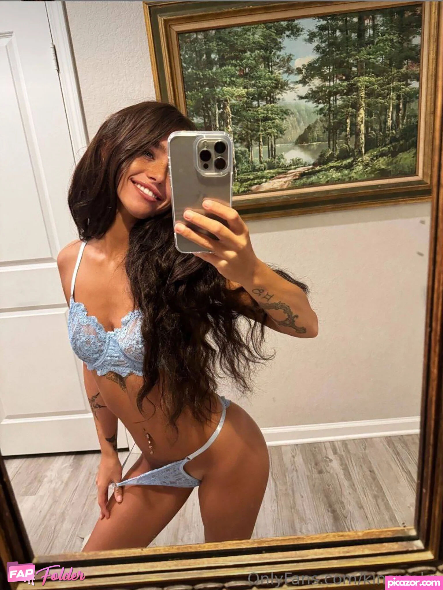 Kinllley sexy photo