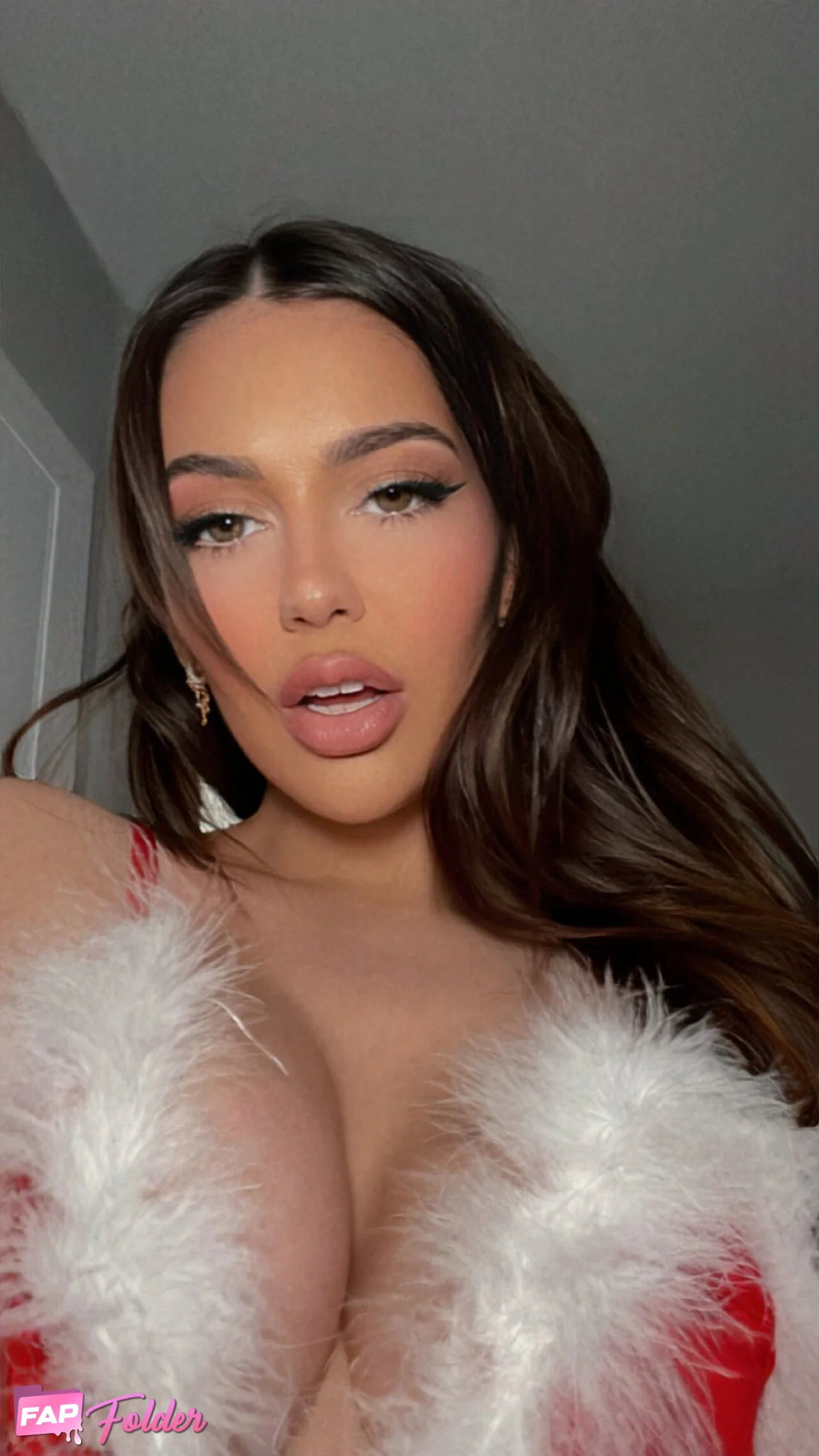 Olivia Maeday / theRealOliviaMae sexy hot photo