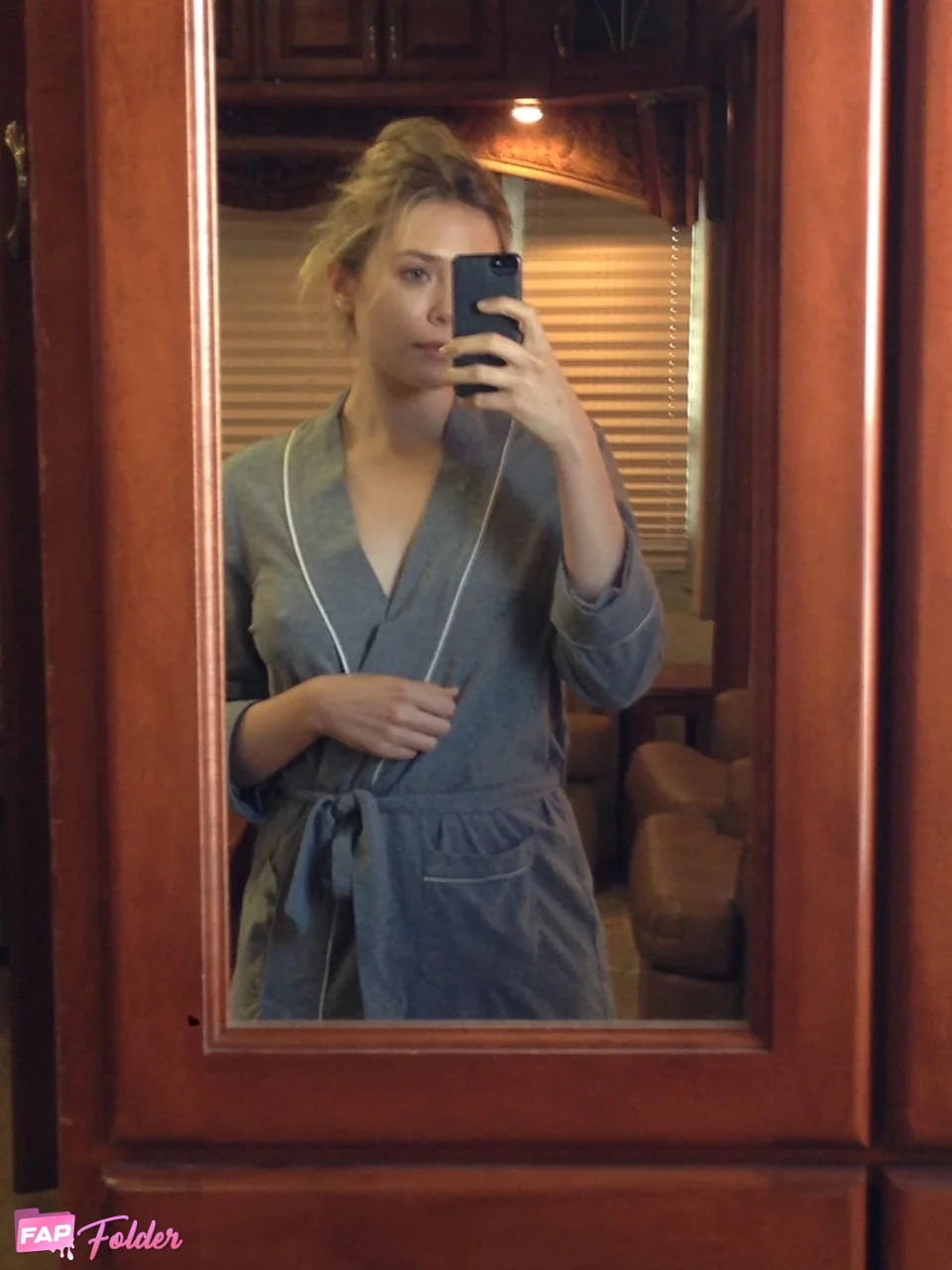 Elizabeth Chase Olsen nude sexy photo