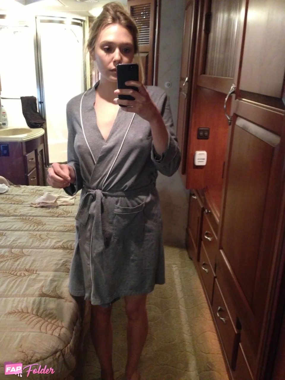 Elizabeth Chase Olsen nude sexy photo