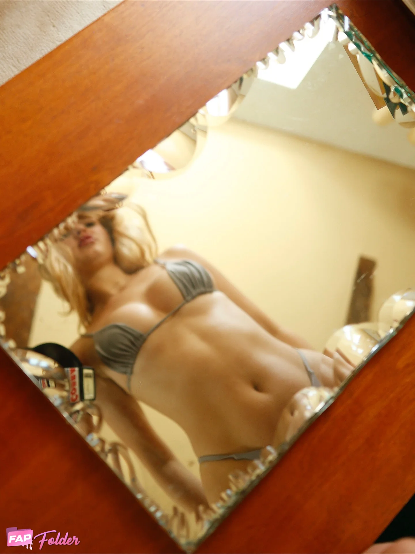 Vlada Elfie nude photo
