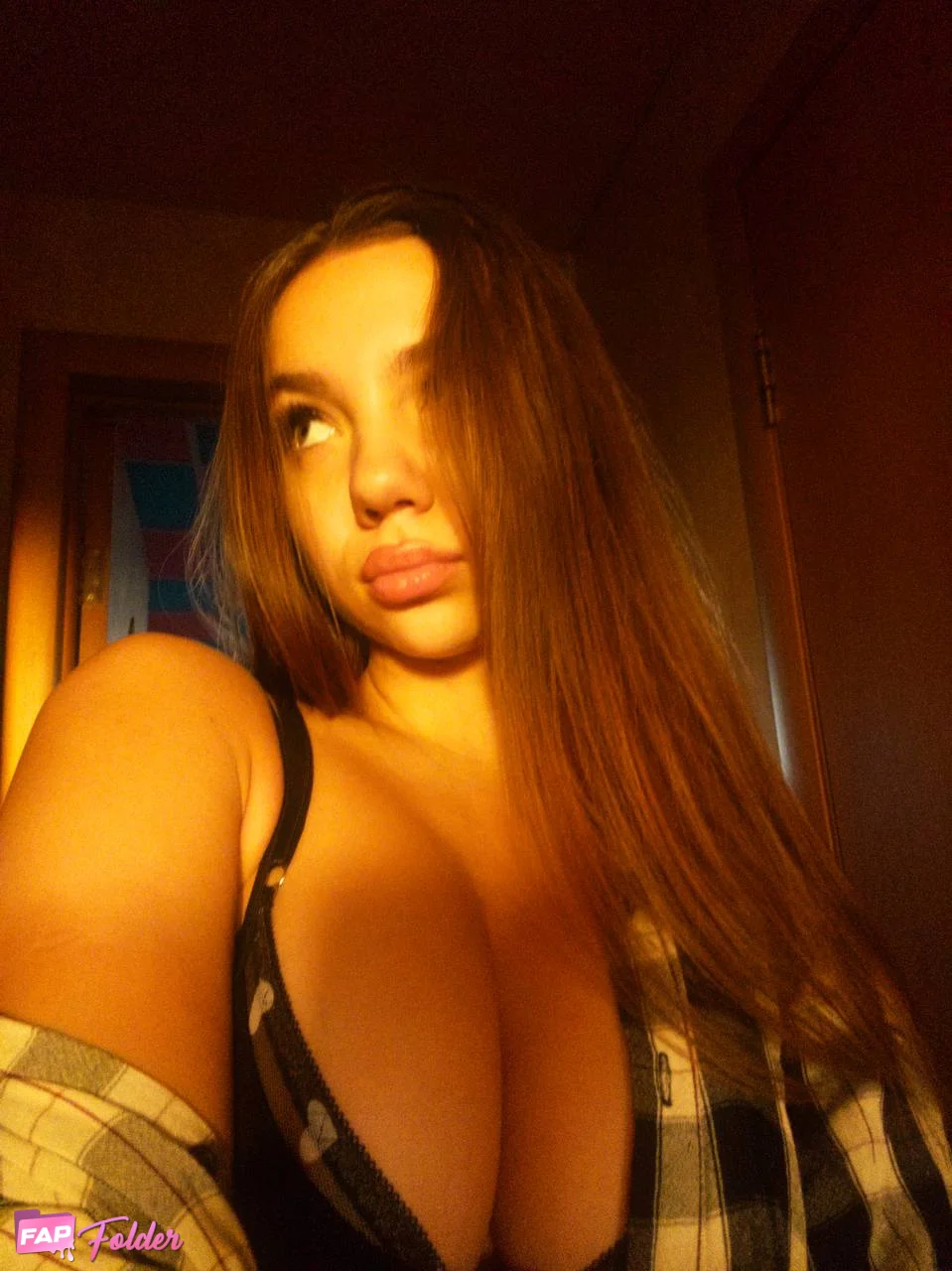 Kichkina yalangoch gozallarning fotosuratlari Yigitga chiroyli sexy xatlar