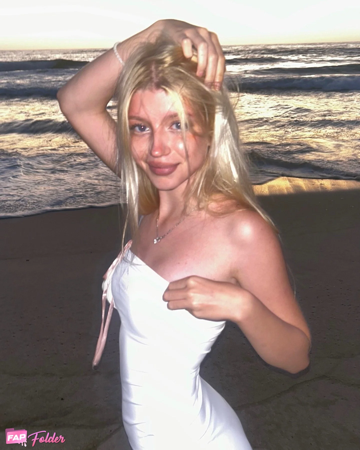 rotebala | by.diwwa blonde nude photo