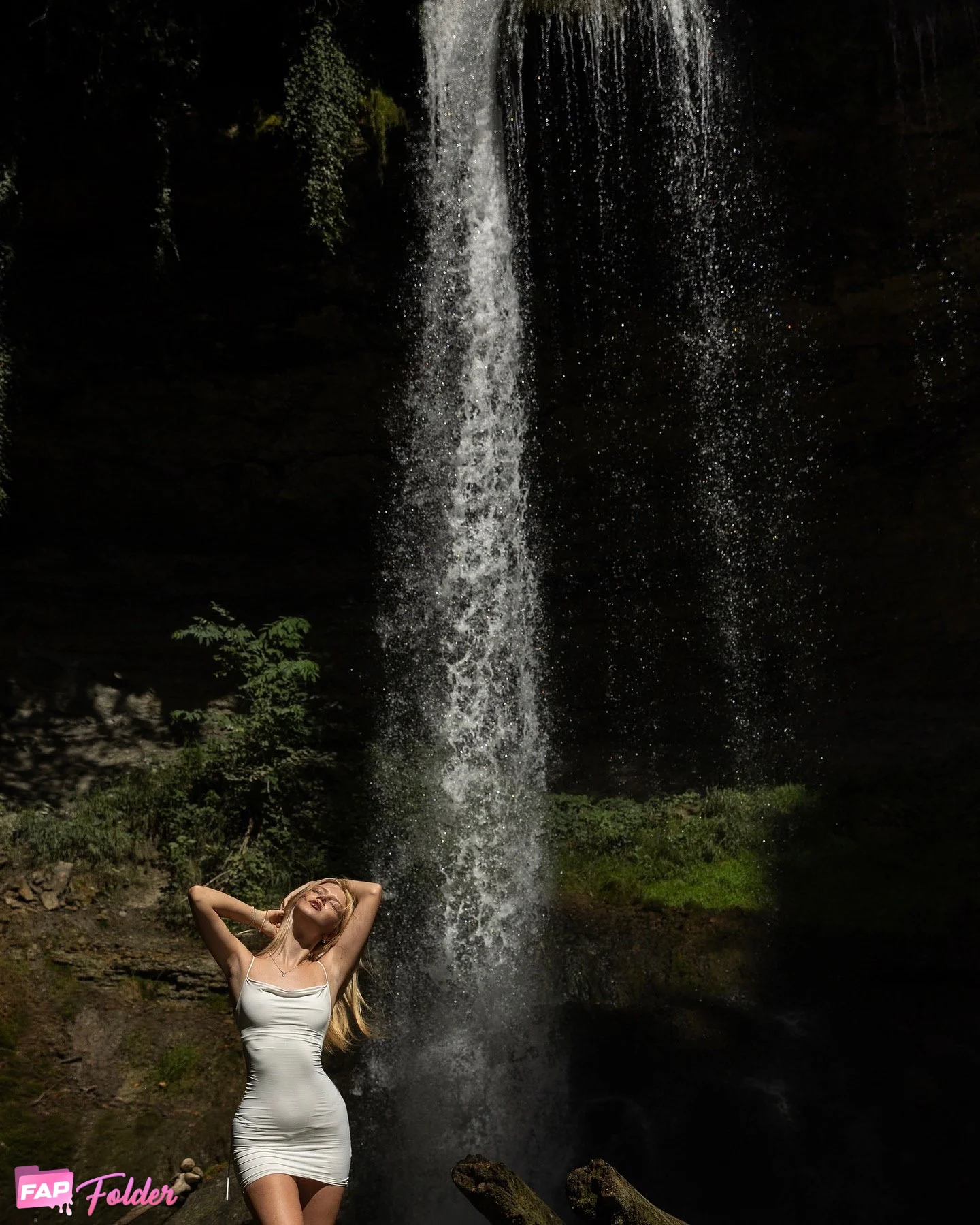 rotebala | by.diwwa blonde nude photo