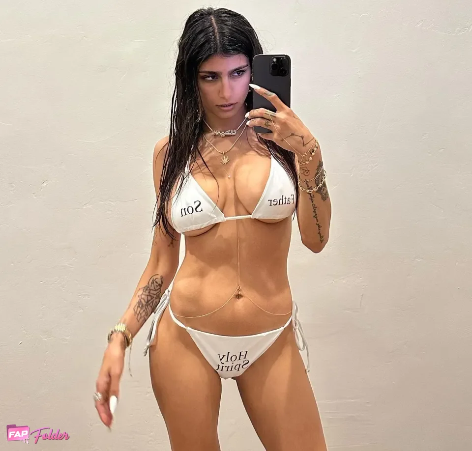 Mia Khalifa sexy hot photo
