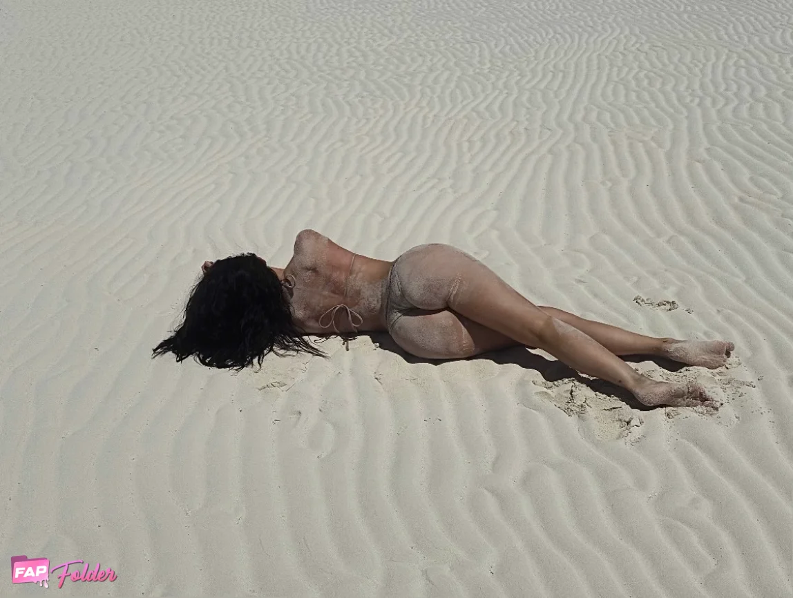 Kylie Jenner bikini hot photo