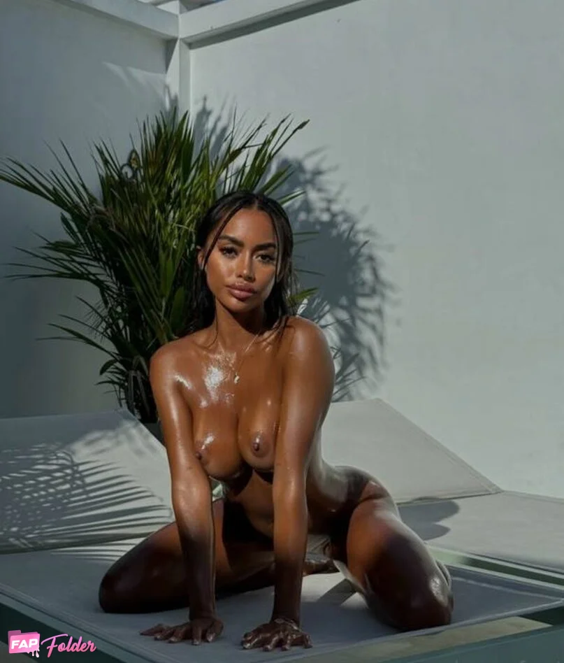Carla Asister sexy hot photo