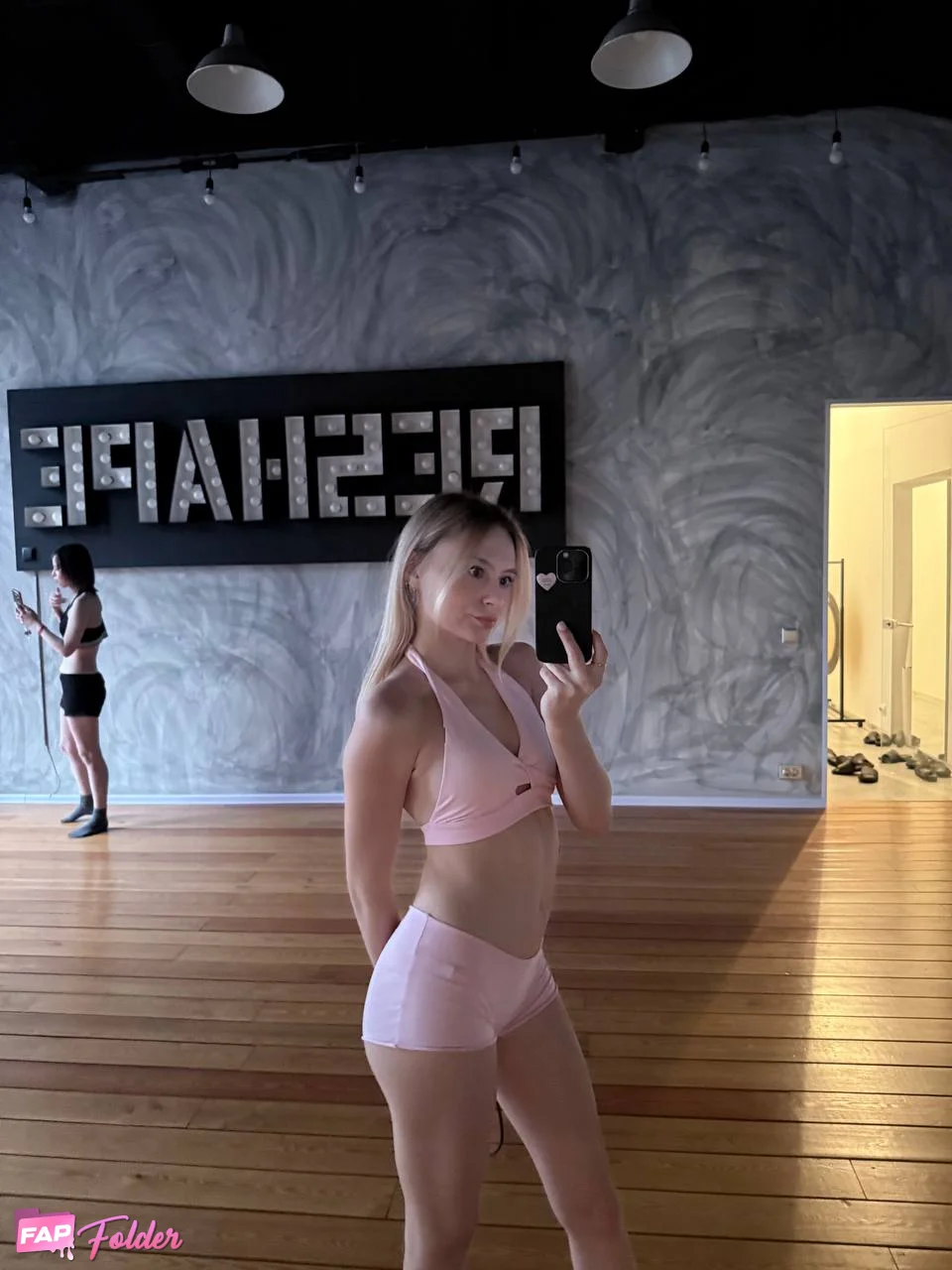 Ewwfoad sexy nude photo