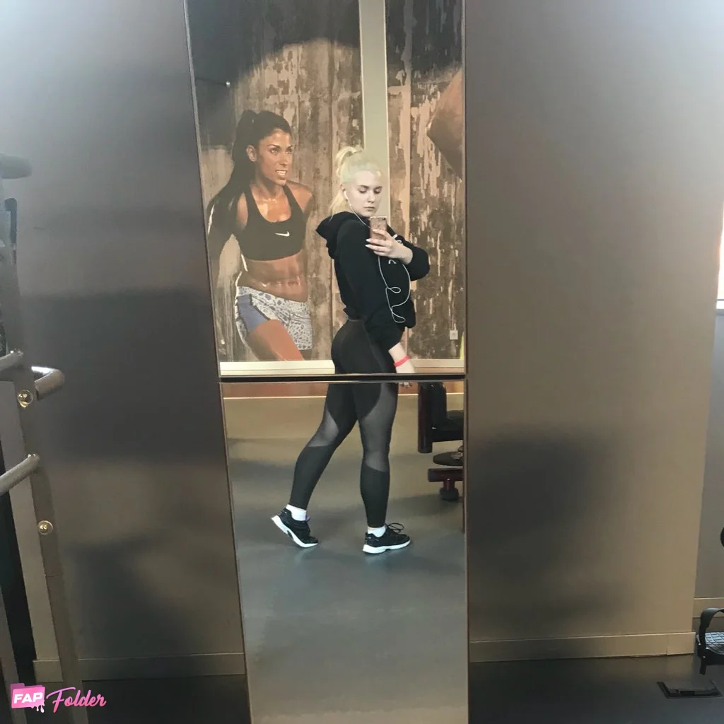 Guzynina | Даша Гузынина selfie hot photo