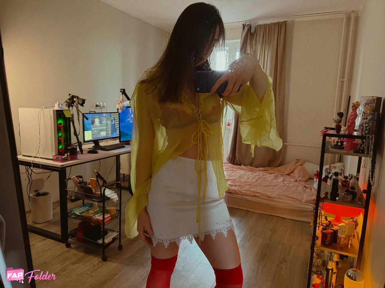 Ahrinyan sexy hot photo