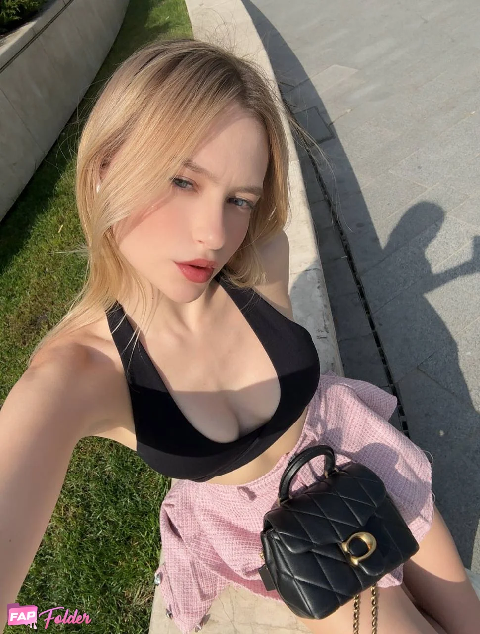 Ewwfoad sexy nude photo