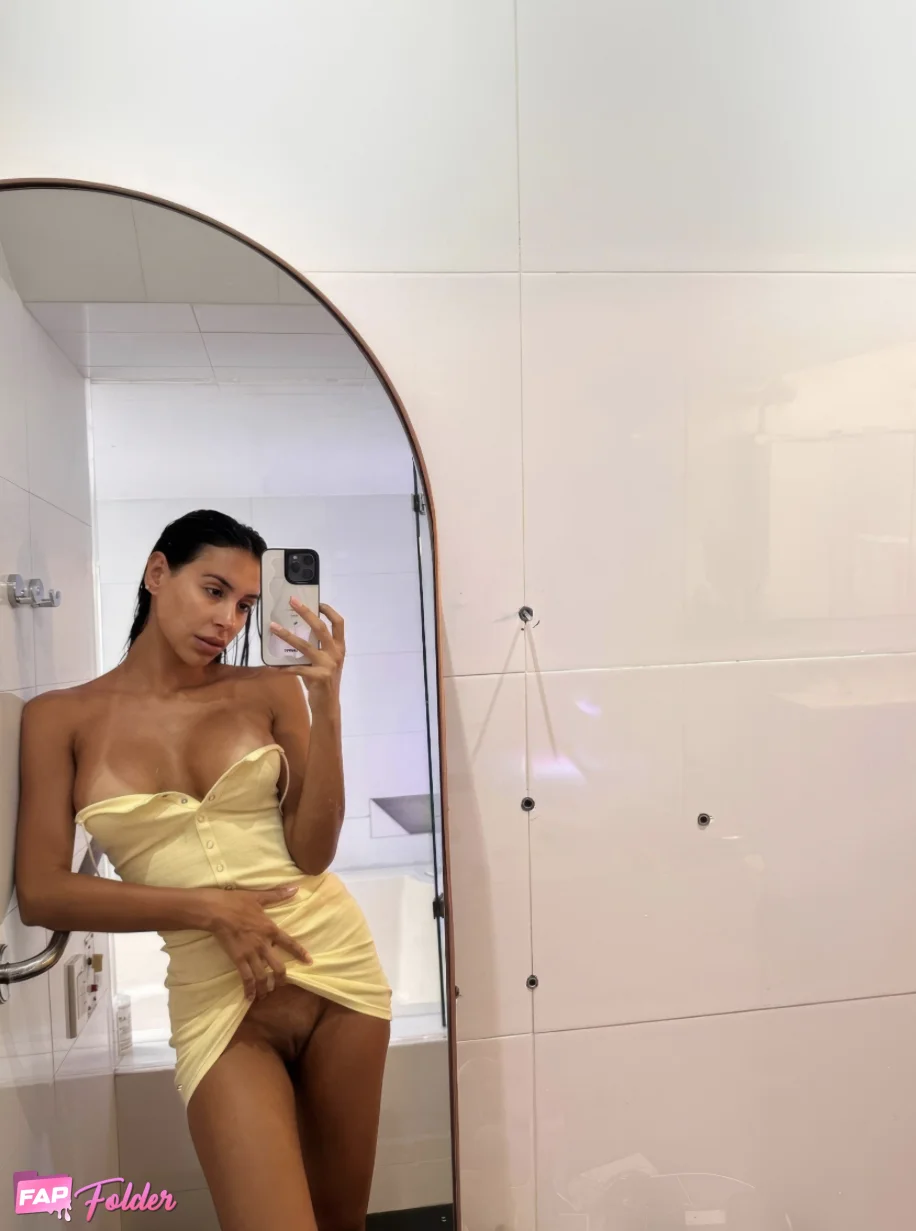 Dahyn nude photo