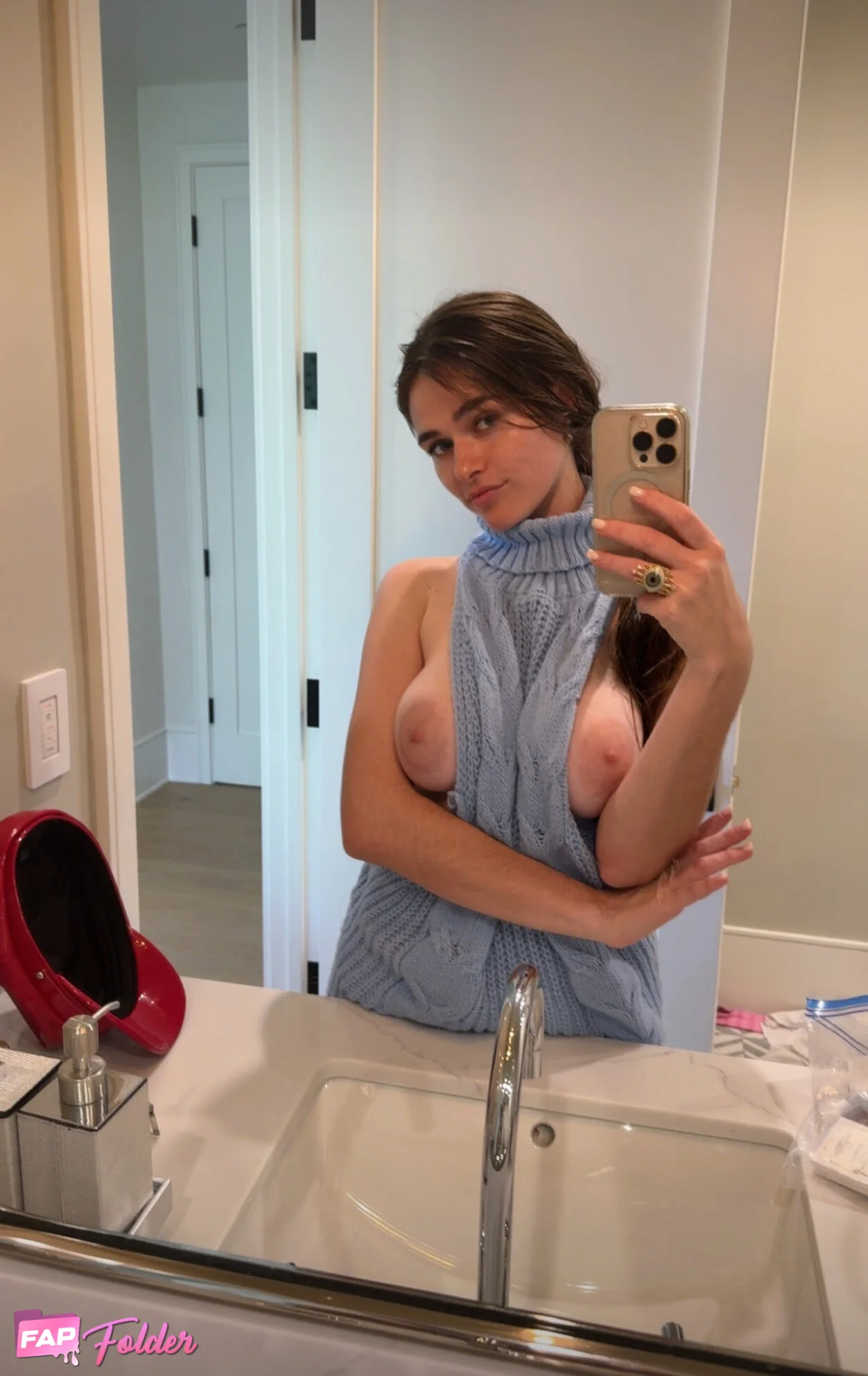 MegNut hot nude photo