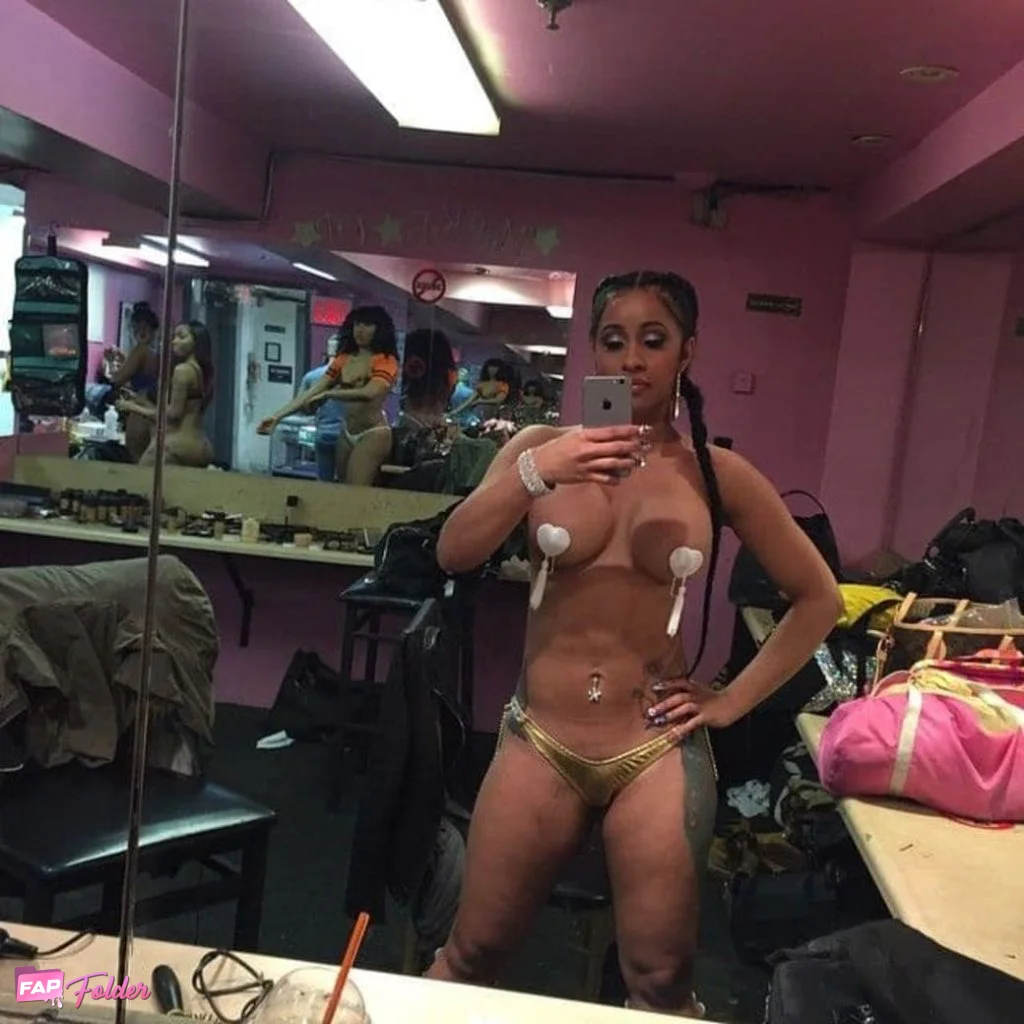 Cardi B nude photo