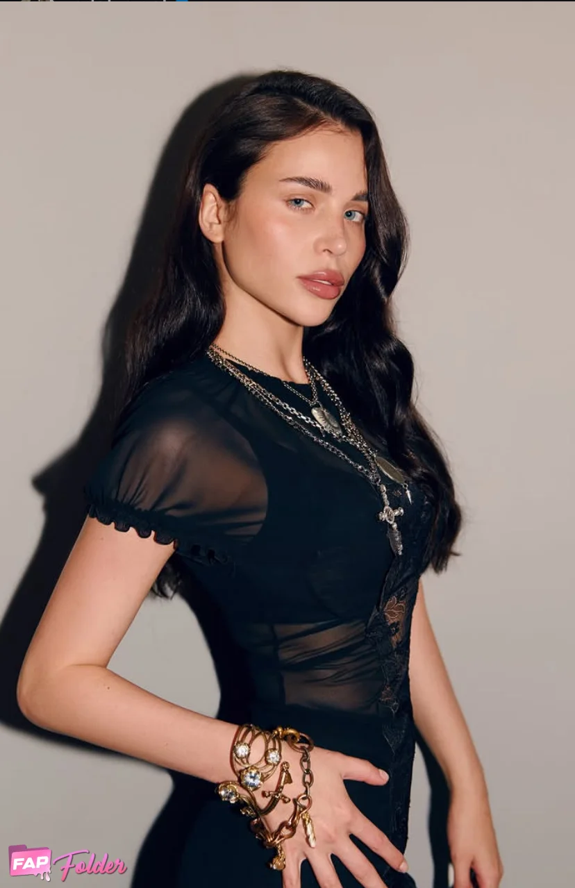 Адель Вейгель Adel Veigel sexy nude photo