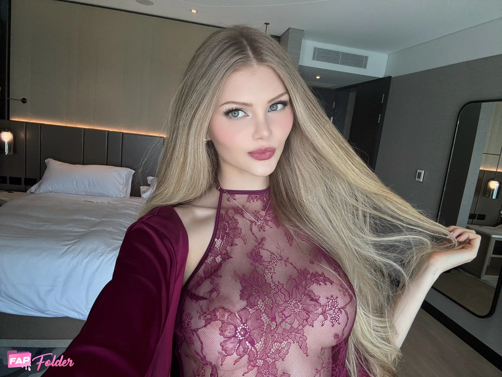 Mila Sobolov / Milakittenx sexy hot photo
