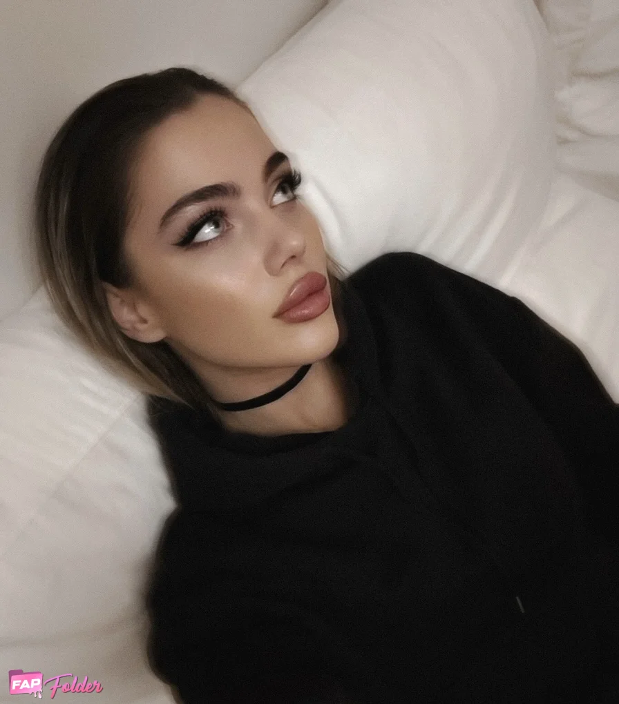 MIRA LEVELS sexy photo