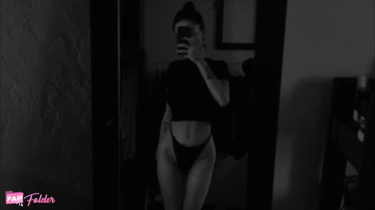 Killuve | stilllhorny sexy nude photo