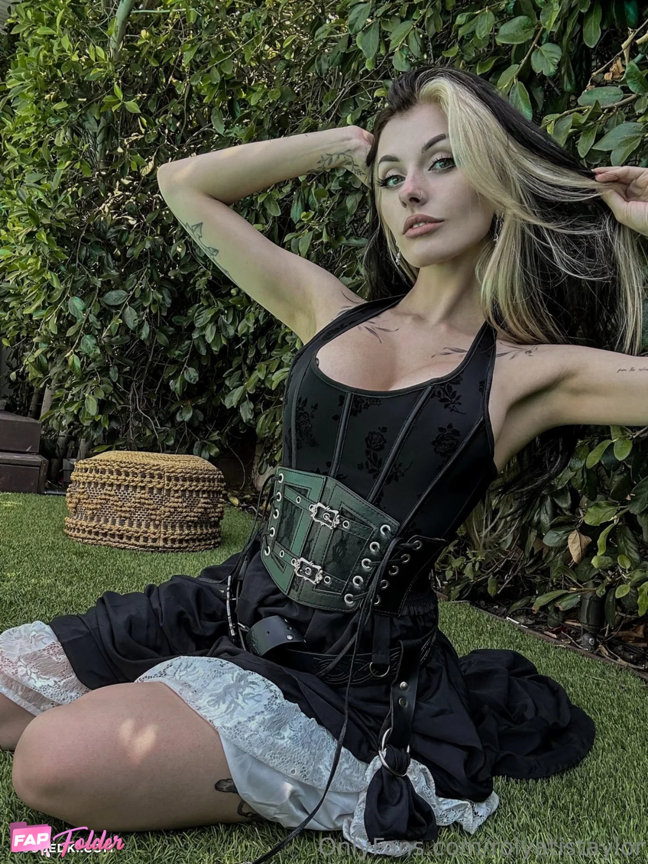 rolyatistaylor / rolyat sexy hot photo