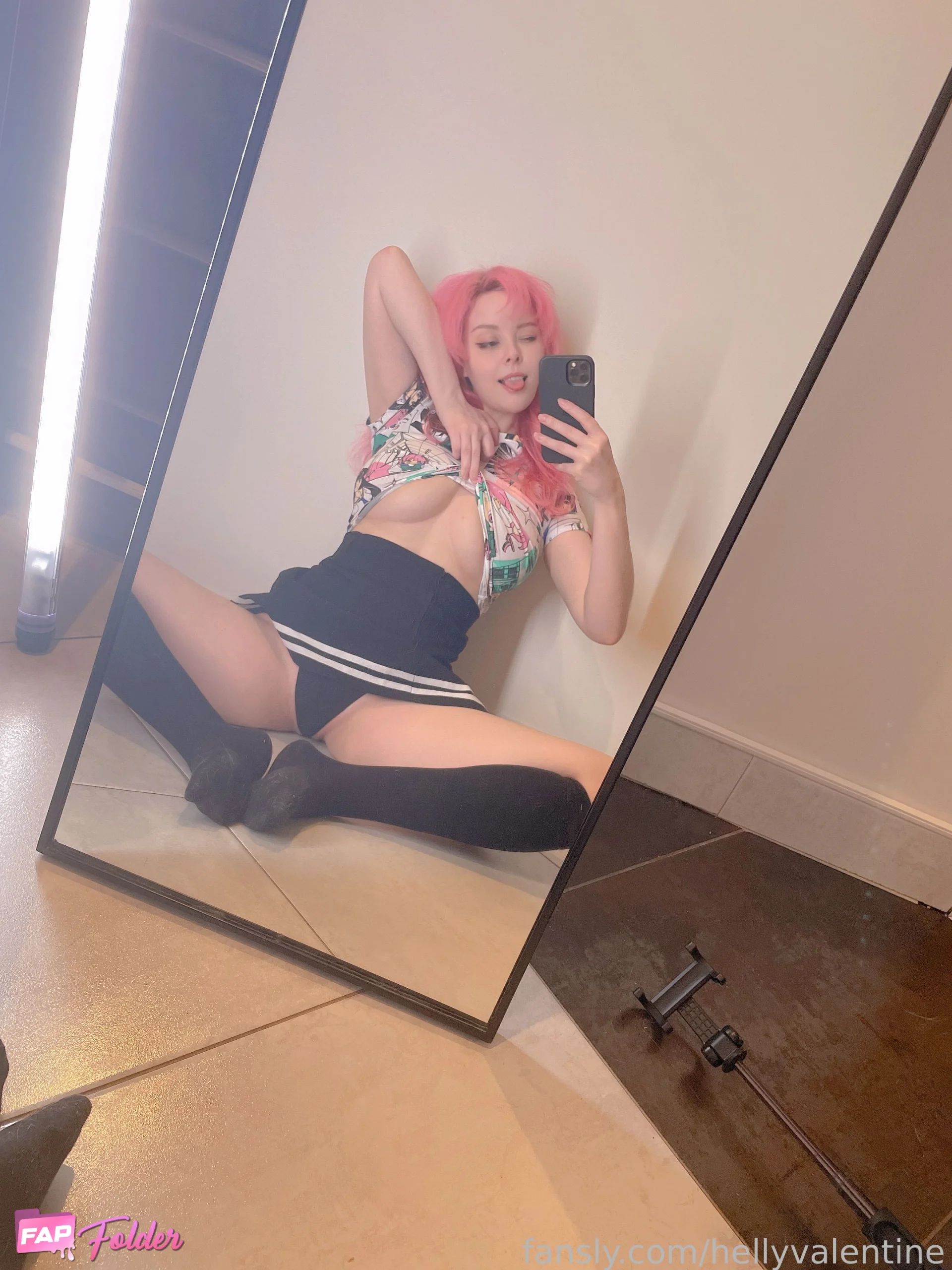 Helly Valentine | Disharmonica sexy nude photo