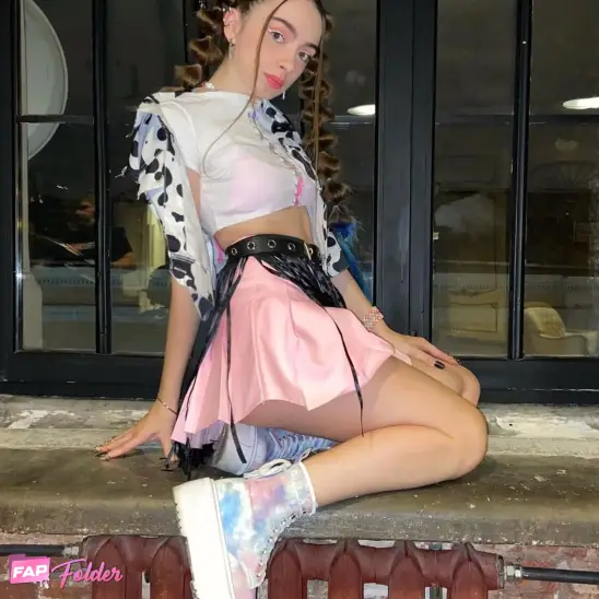 MaybeBaby | Frend_baby sexy nude photo preview 2