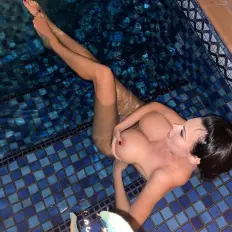Yvonne Bar sexy hot photo 13