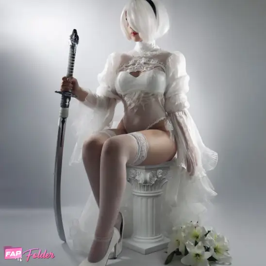 nyeupe nude hot photo preview 1