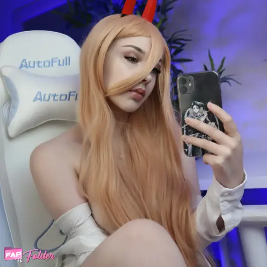 nyeupe nude hot photo 1