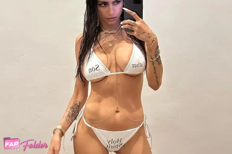 Mia Khalifa - sexy Hot boobs ass