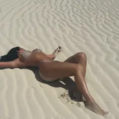 Kylie Jenner bikini sexy photo 9
