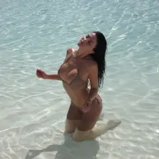 Kylie Jenner bikini sexy photo 8