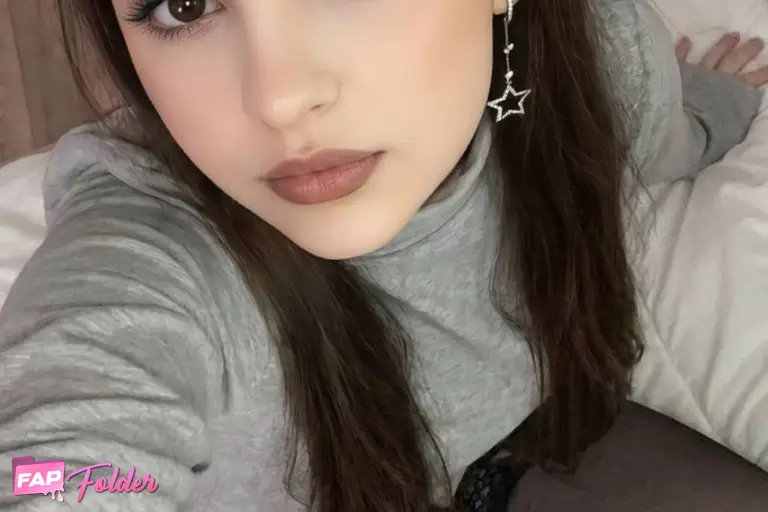 VikulyaUwwu sexy photo 1