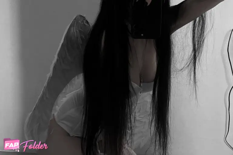 wowchuchi / moonshorty hot nude photo 1