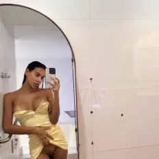 Dahyn nude photo 2