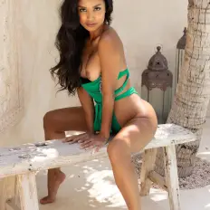Putri Cinta hot sexy photo preview 3