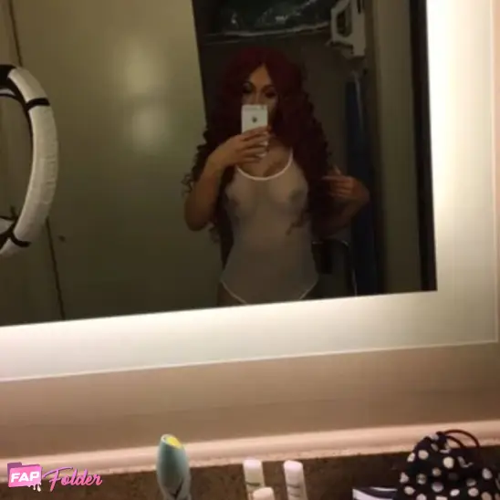 Cardi B nude photo 1