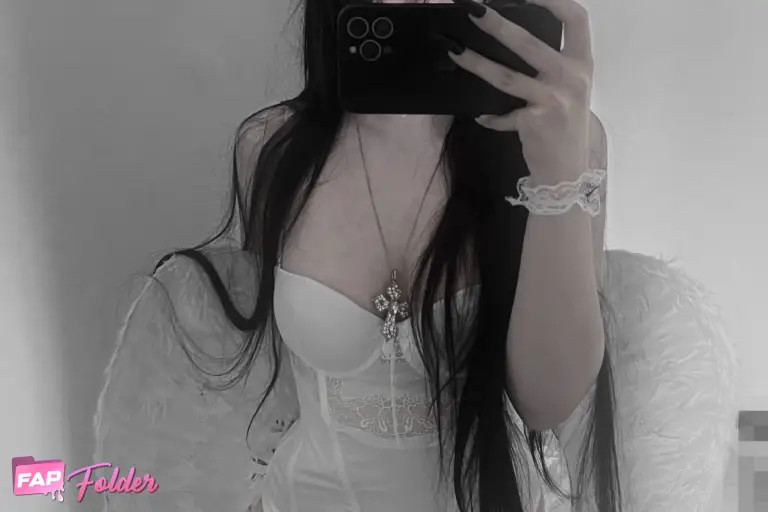 wowchuchi / moonshorty hot nude photo 3
