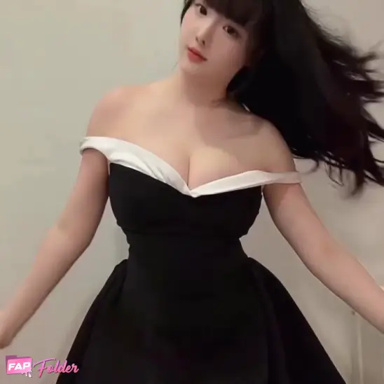 Xiianger hot nude photo preview 1