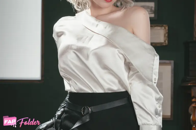 Peachmilky sexy photo 1