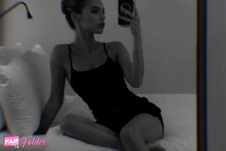 MIRA LEVELS hot nude photo 1