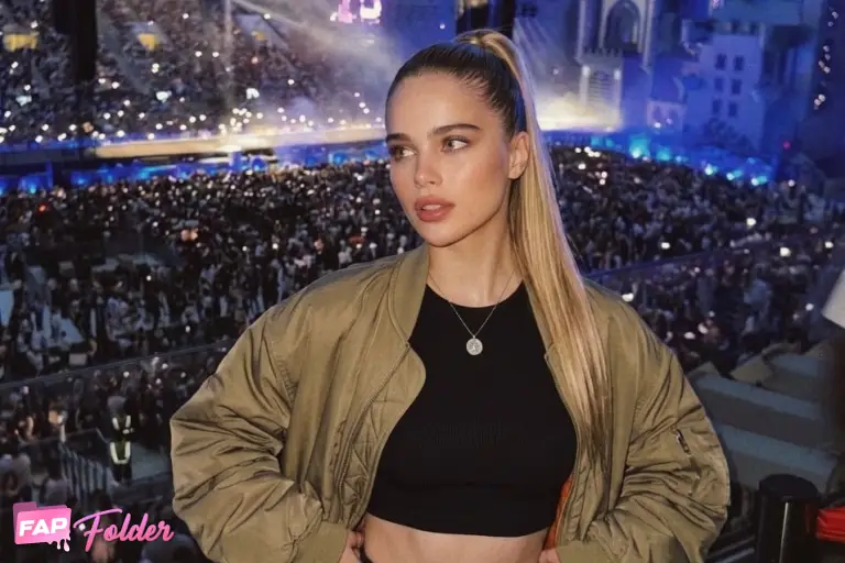 MIRA LEVELS sexy hot photo 1
