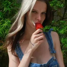 Smashedely nude sexy photo 3