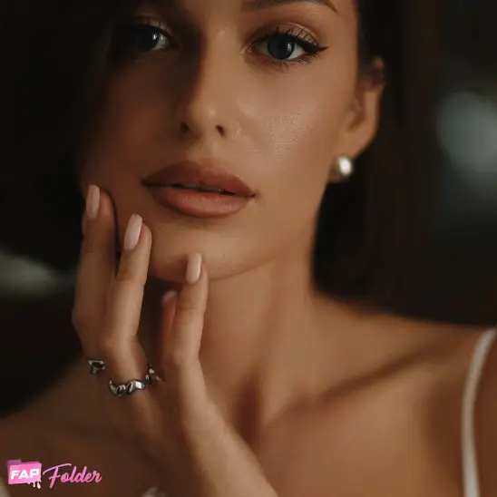 Kozzzzlova Natali sexy nude photo preview 2