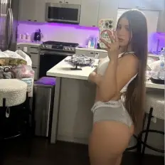 Emarr hot nude photo 4