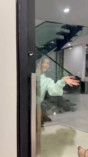 Ari Kytsya sexy video thumbnail