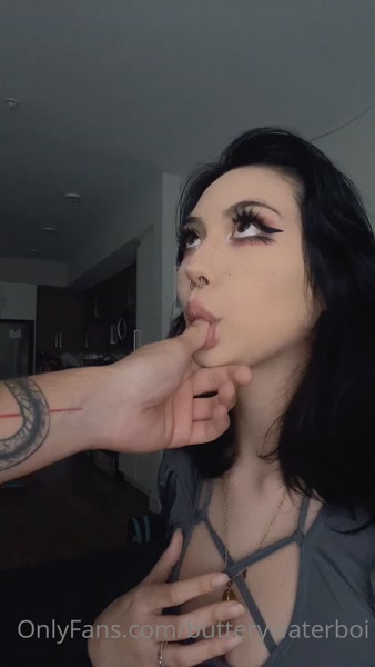 BUTTERYWATERBOI hot video thumbnail