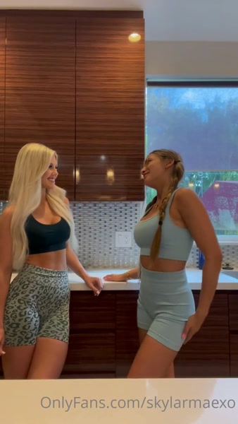 Scarlett Kisses (scarlettkissesxo) hot video thumbnail